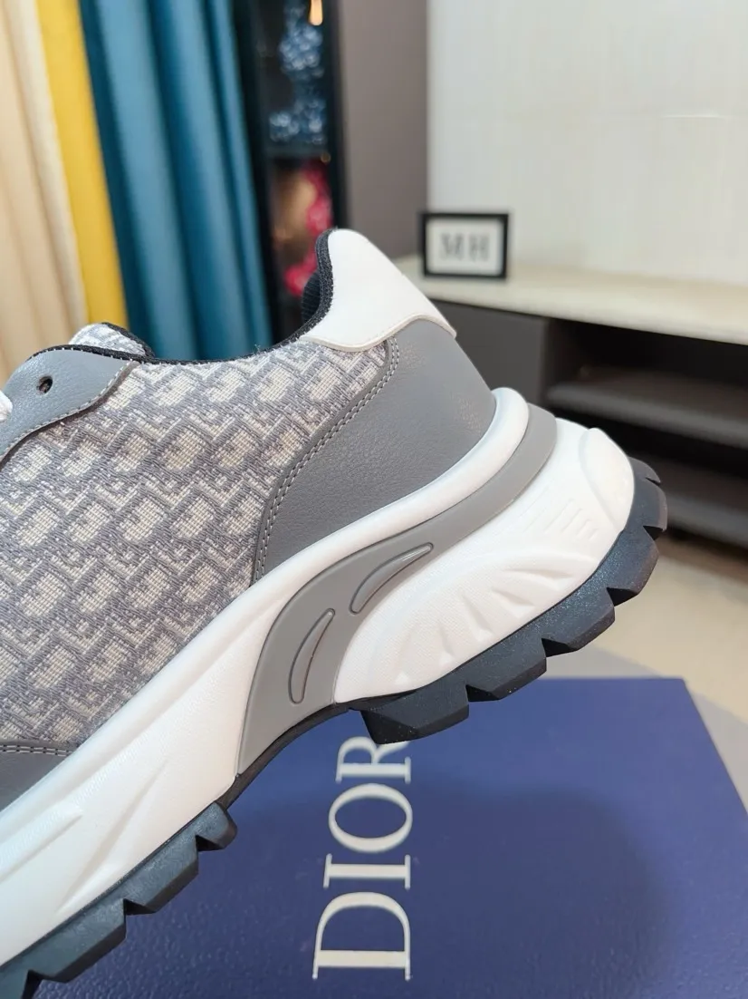 Men's men's shoes 💰438🌹🌹【Dior】Best-selling official website world premiere🔝High-end men's shoes brand official website latest series: The upper is made of imported cowhide with specially designed fabrics➕Mesh breathable lining. Make walking more convenient and comfortable! Compared with the official quality, Midea’s 1:1 replica. Create a fashionable personality to set off your uniqueness! A must-have for trendy men! Classic style. Men's sizes: 38-44.